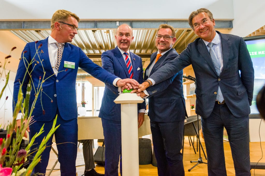 Opening EKL, v.l.n.r: Douwe Faber (Ekwadraat, Commissaris van de Koning drh. Brok, Harm Beerda (Koninklijke Oosterhof Holman) en Maxime Verhagen (voorzitter Bouwend Nederland)